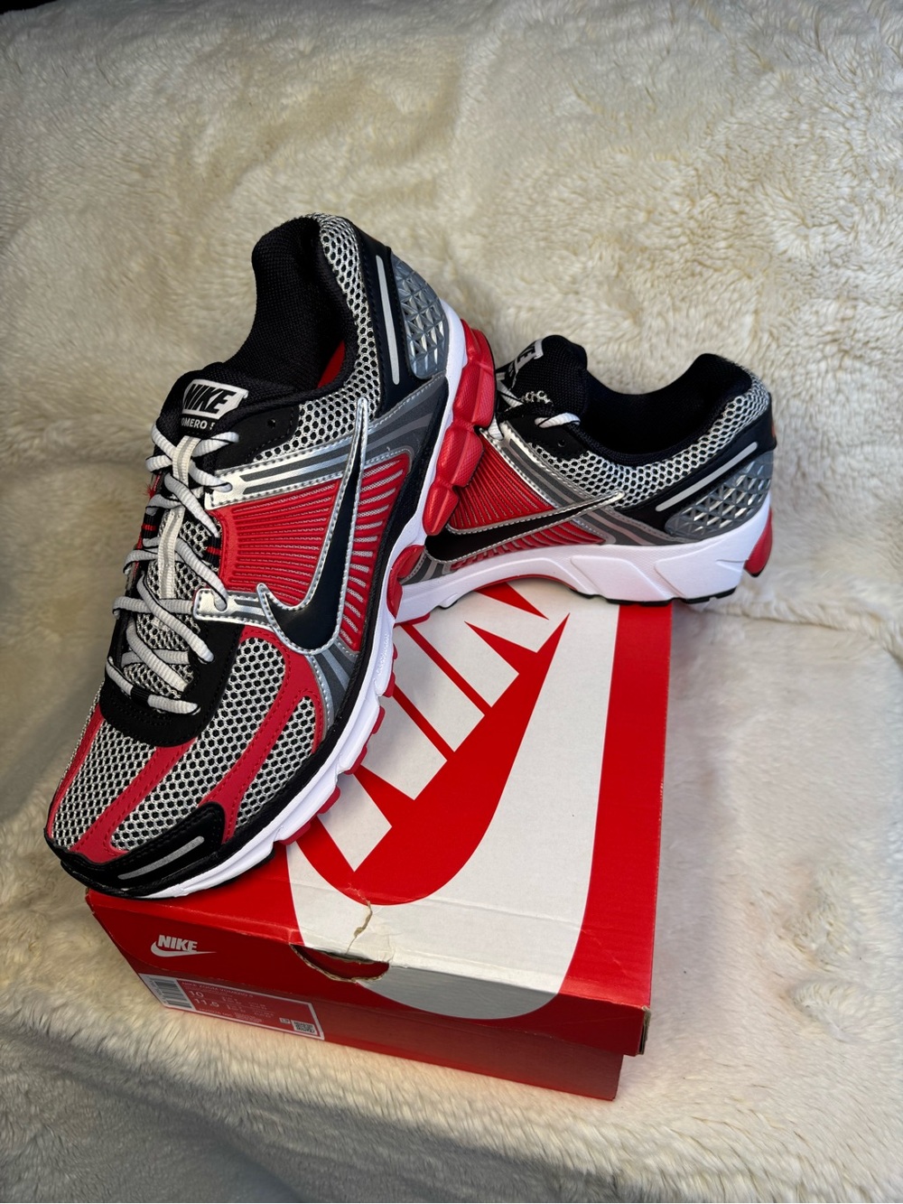 New in box- Nike Zoom Vomero size 10 men
